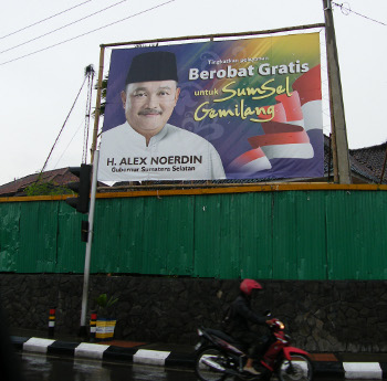 ‘Improve the free medical service for a glorious South Sumatra’: having lost in Jakarta, Alex Noerdin is running for re-election this year in his home province, relying heavily on his healthcare program, Edward Aspinall A healthcare revolution in the regions